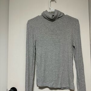 H&M Long Sleeve Turtleneck Ribbed Long Sleeve Top In Gray, Women's size Small S